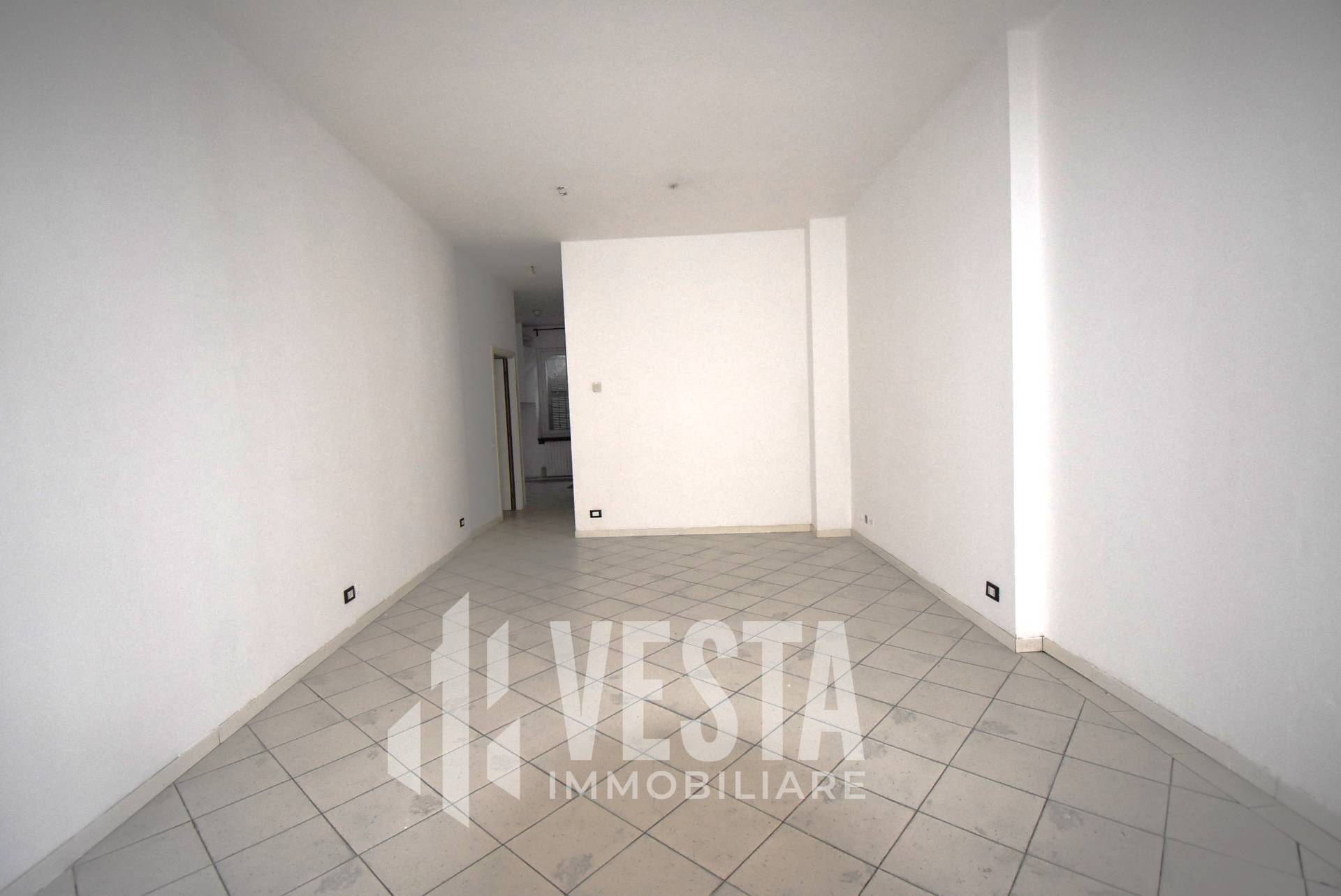 Negozio in affitto a Merate