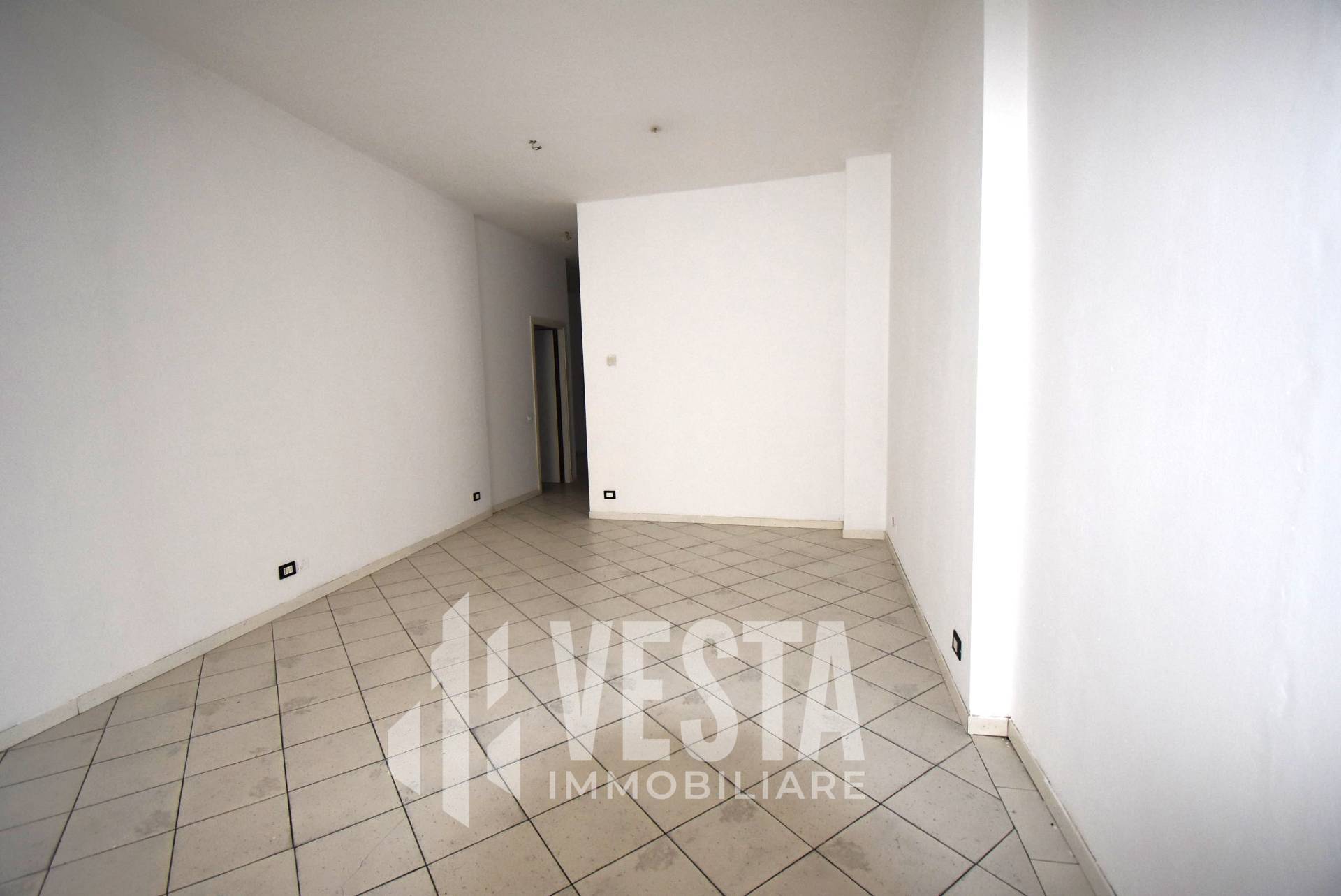 Negozio in affitto a Merate