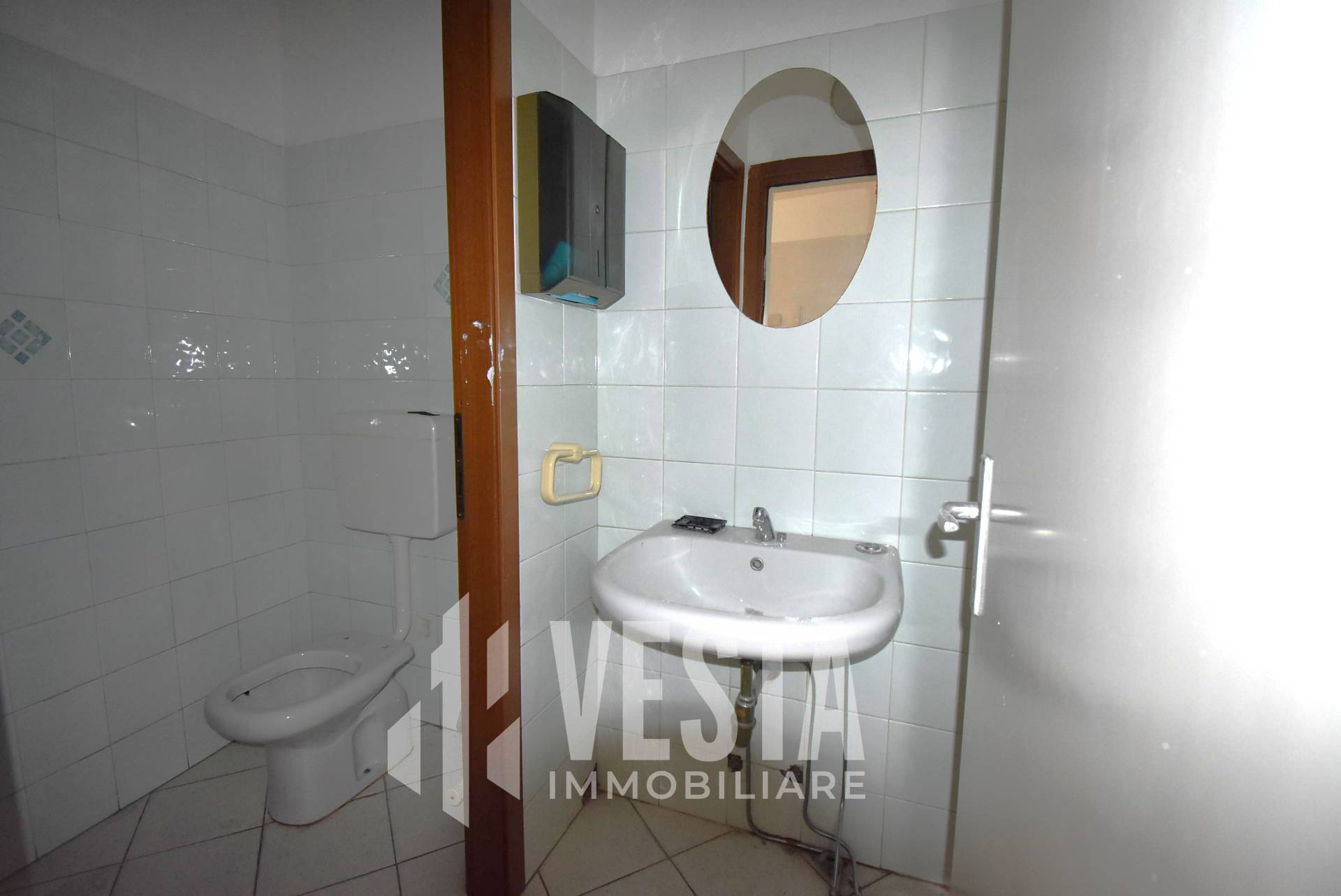 Negozio in affitto a Merate