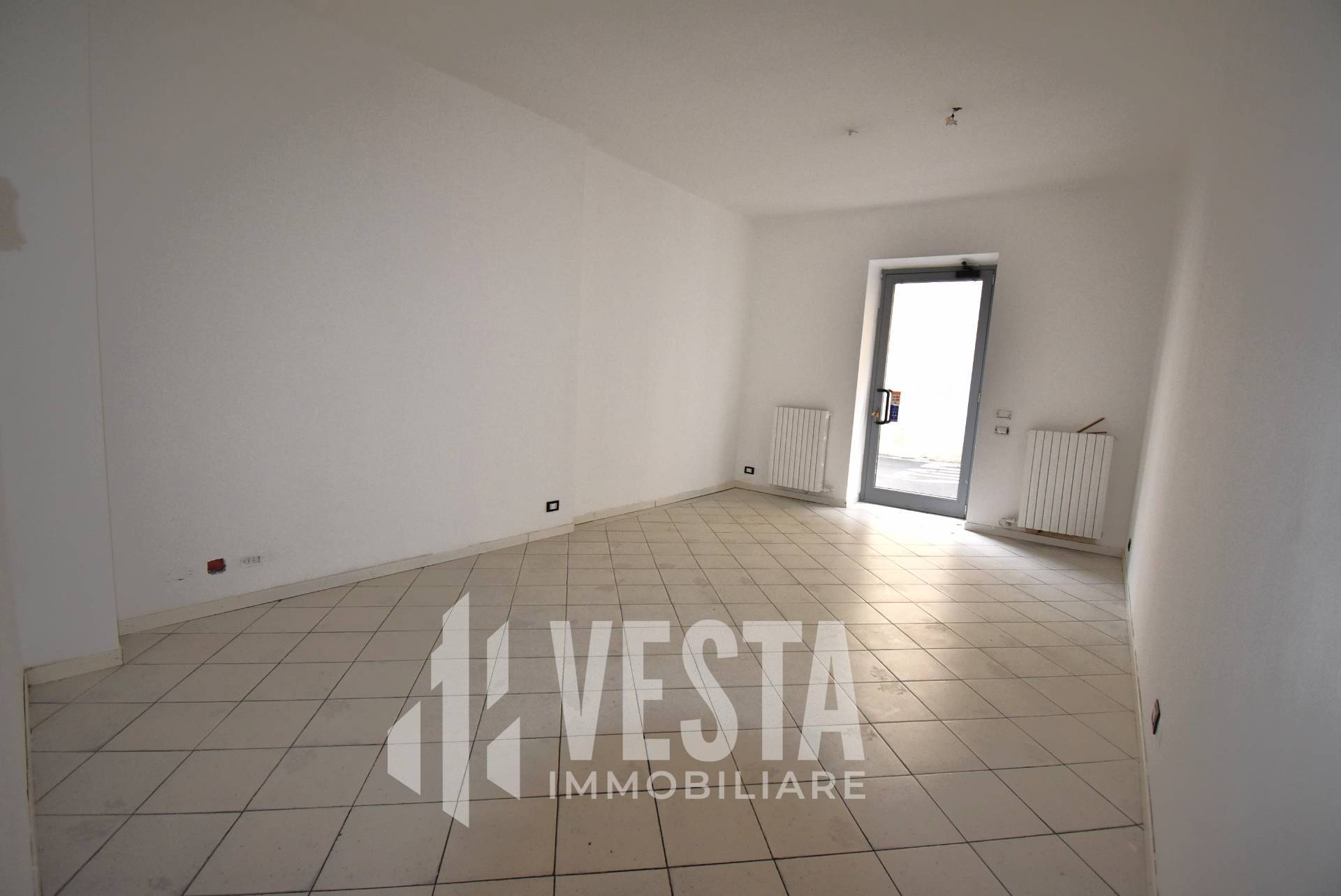 Negozio in affitto a Merate