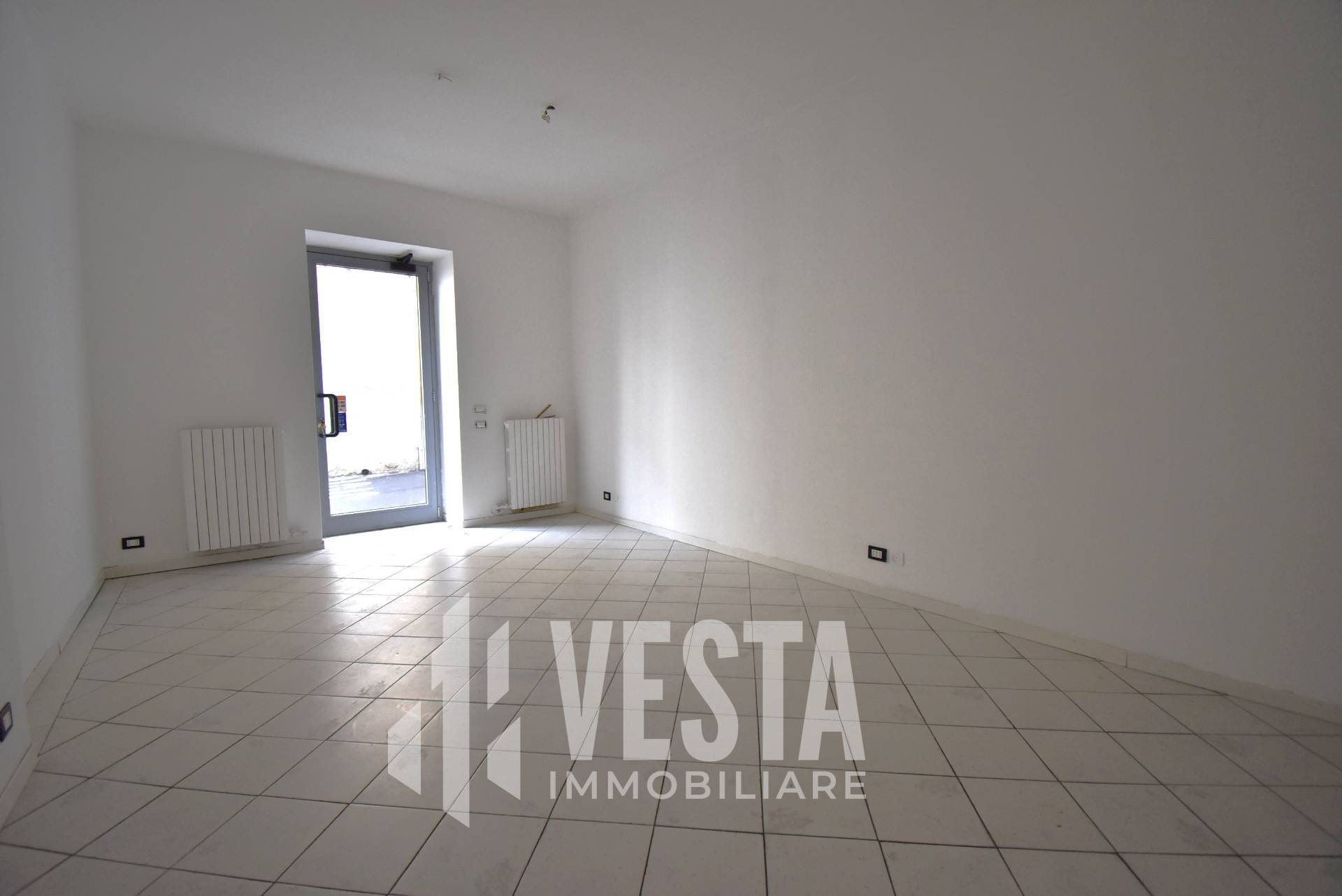 Negozio in affitto a Merate