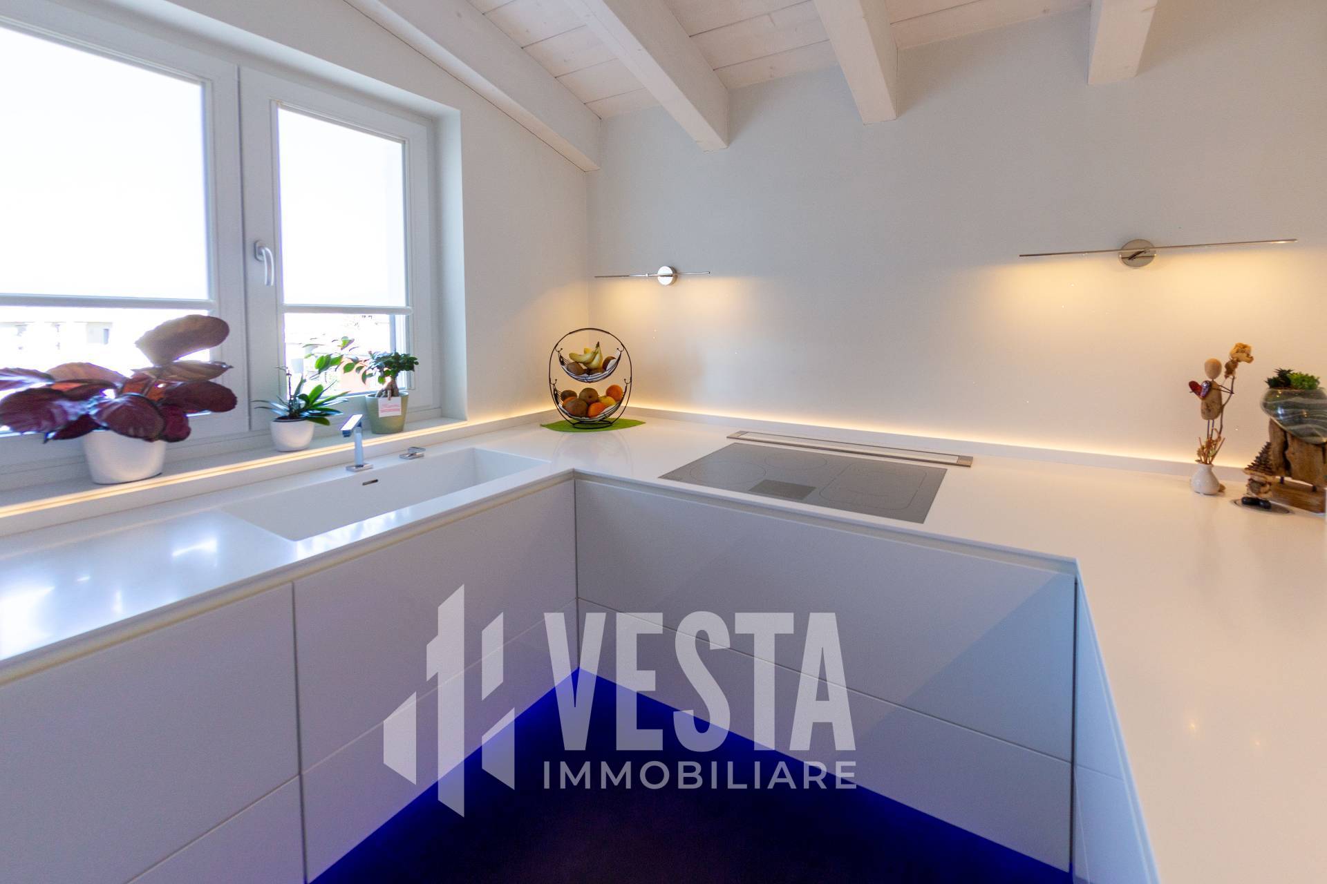 Appartamento in vendita a Lomagna, CENTRO