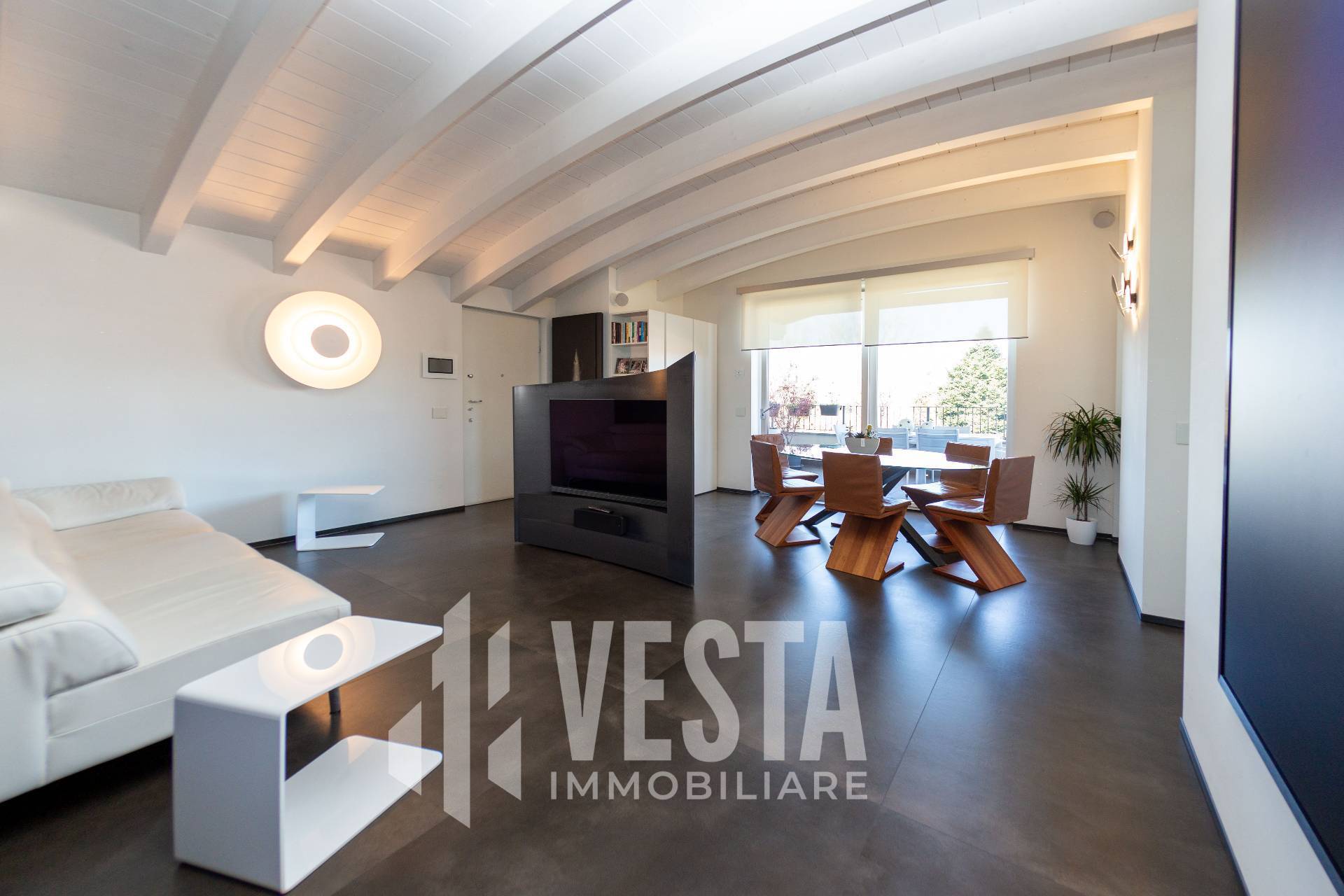 Appartamento in vendita a Lomagna, CENTRO