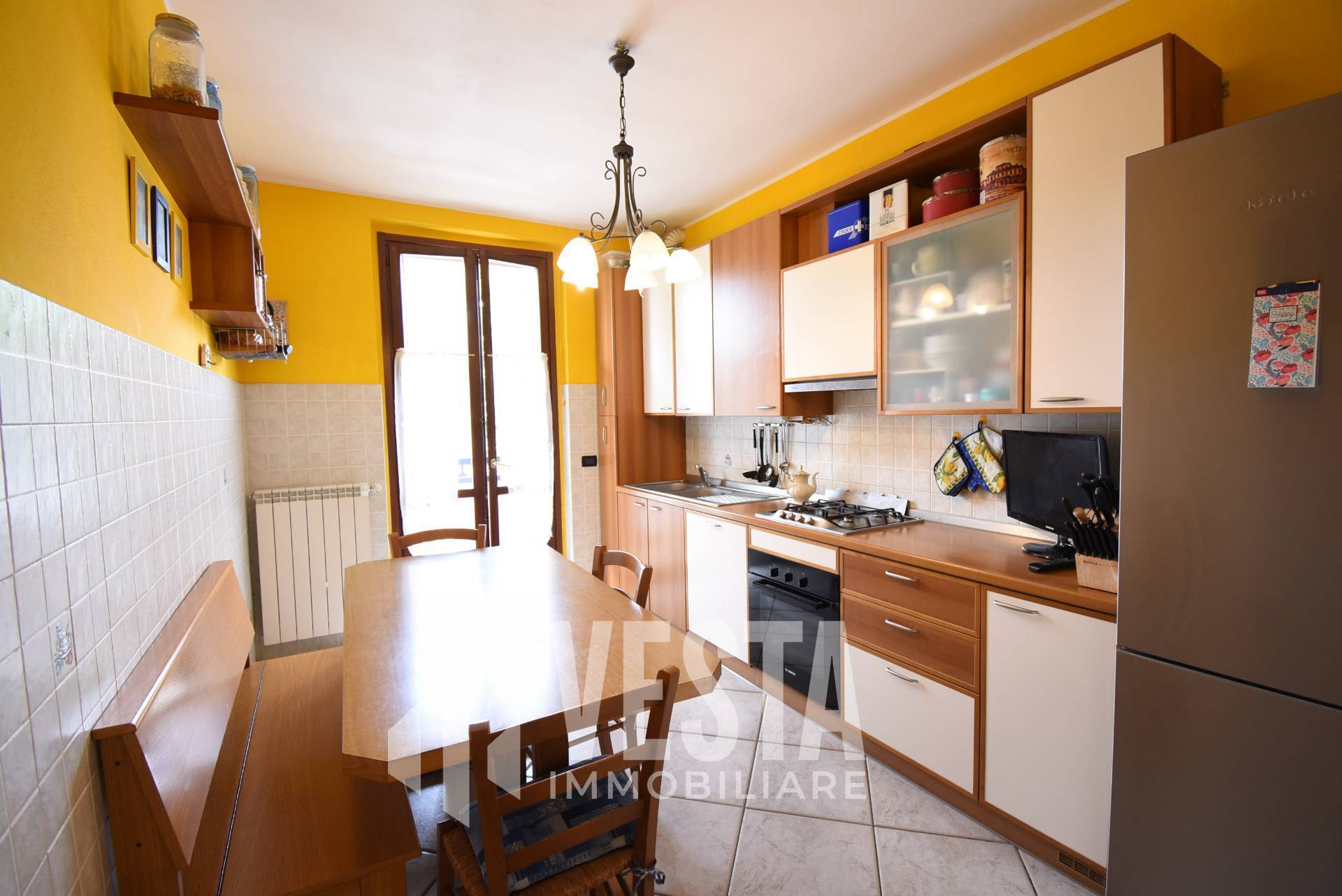 Appartamento in vendita a Ronco Briantino, semi centro