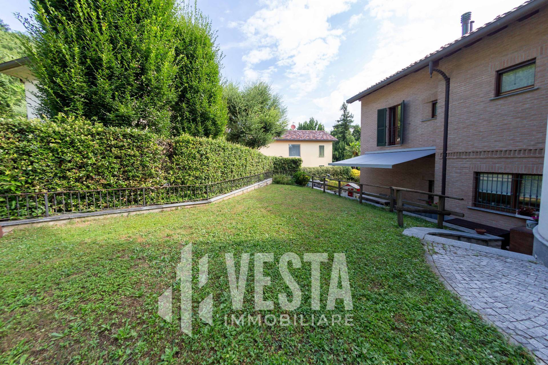 Villa bifamiliare in vendita a Olgiate Molgora