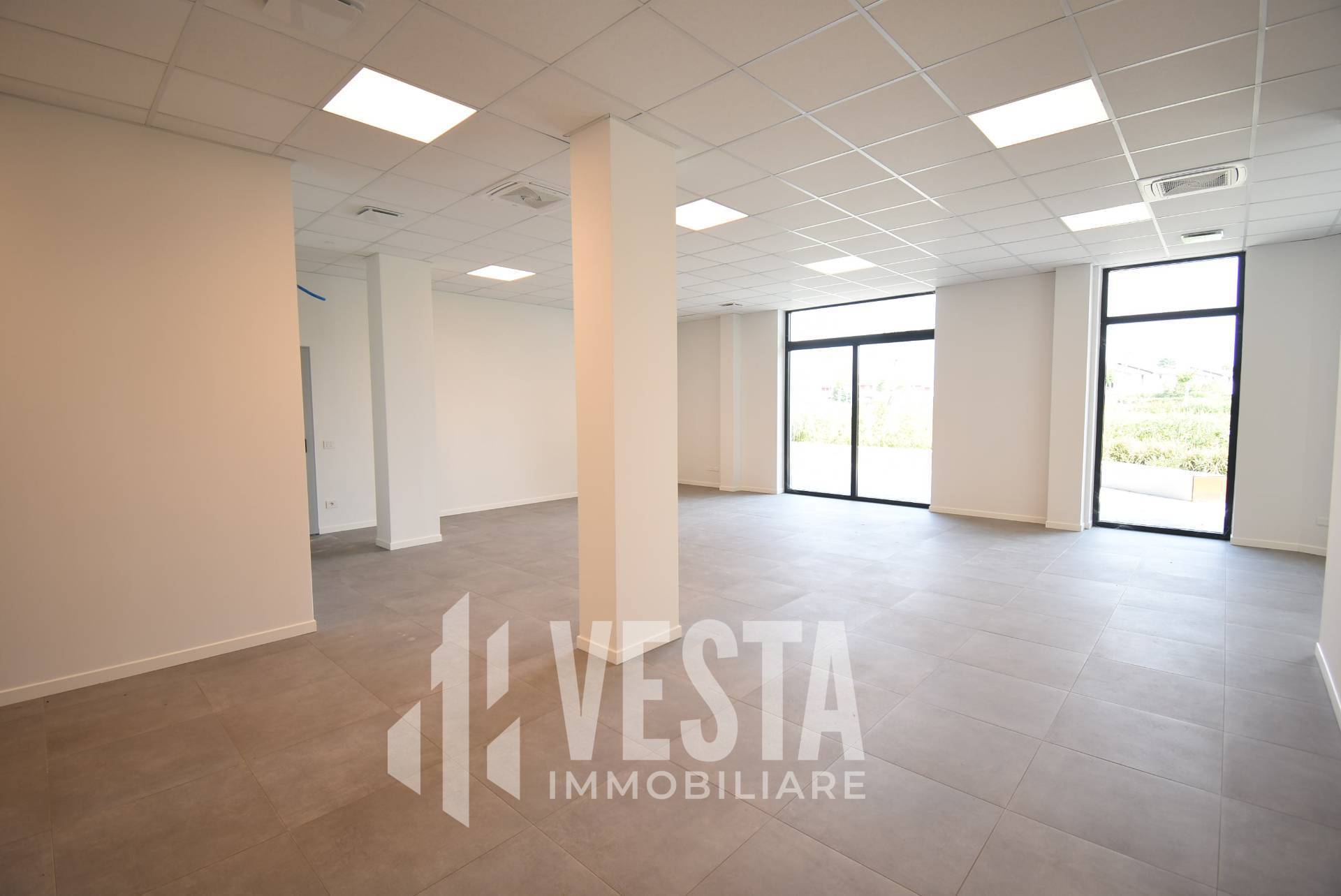 Negozio in vendita a Burago di Molgora