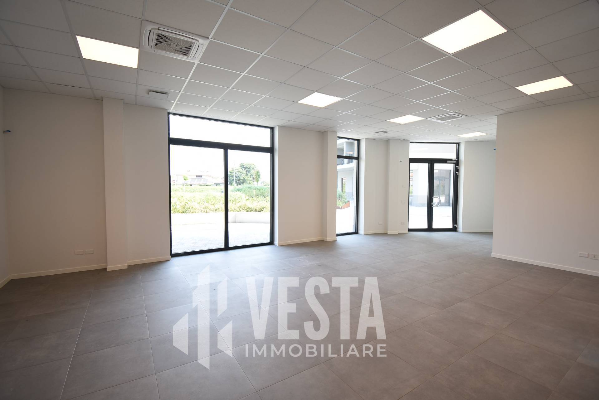Negozio in vendita a Burago di Molgora