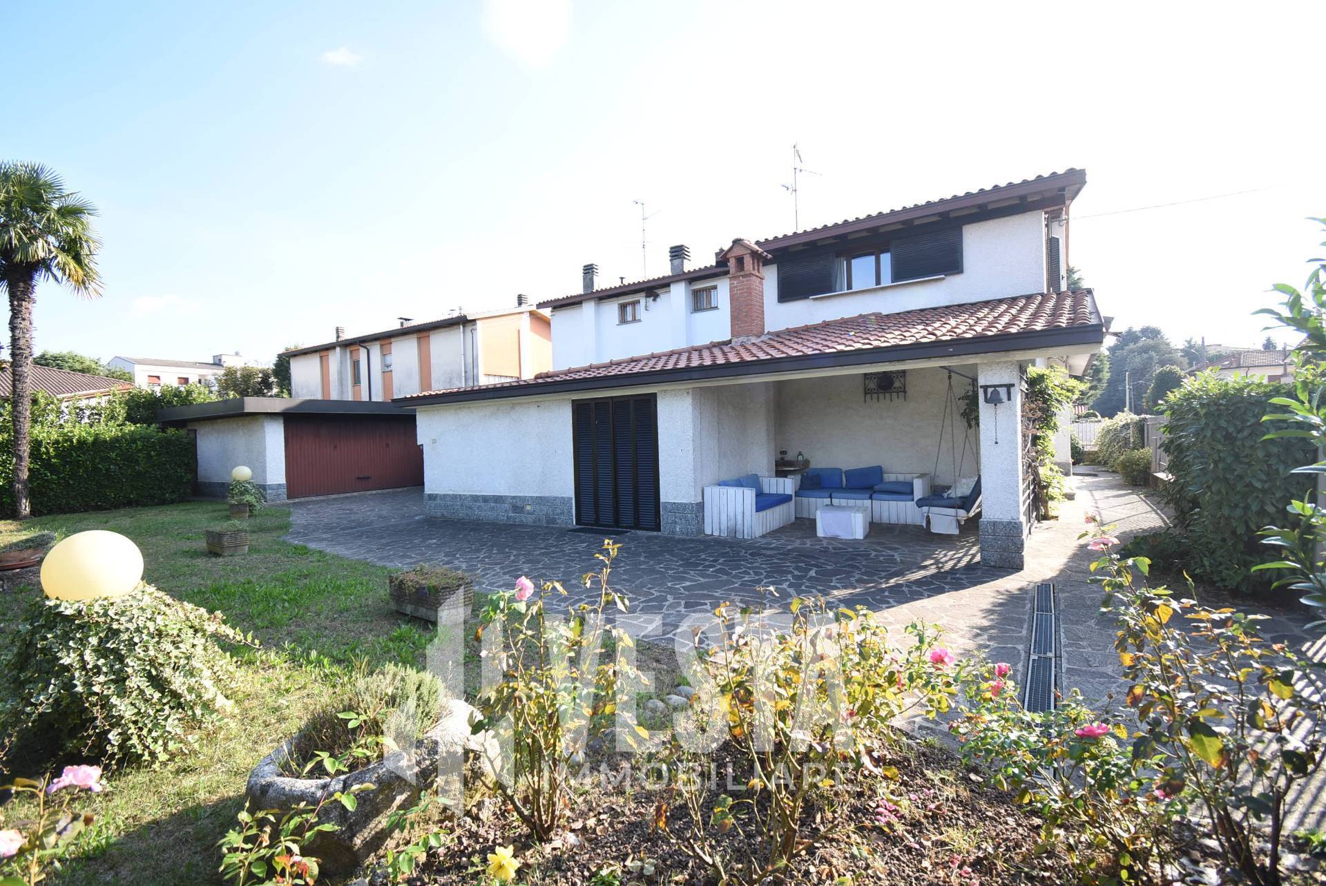 Villa bifamiliare in vendita a Osnago