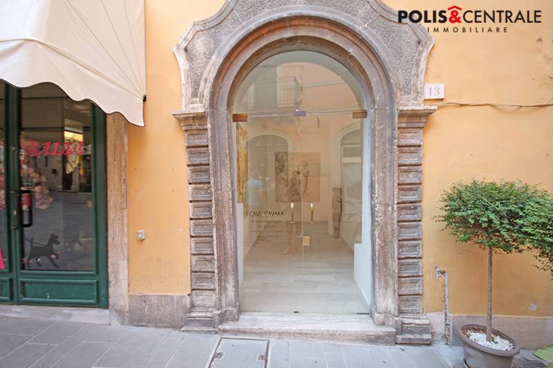 Locale commerciale in vendita a Ascoli Piceno, Centro Storico