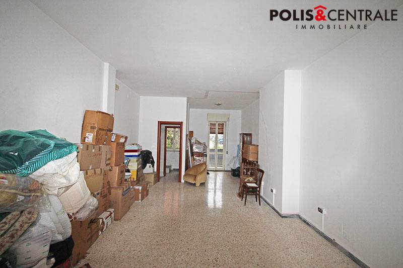 Locale commerciale in vendita a Ascoli Piceno, Porta Maggiore