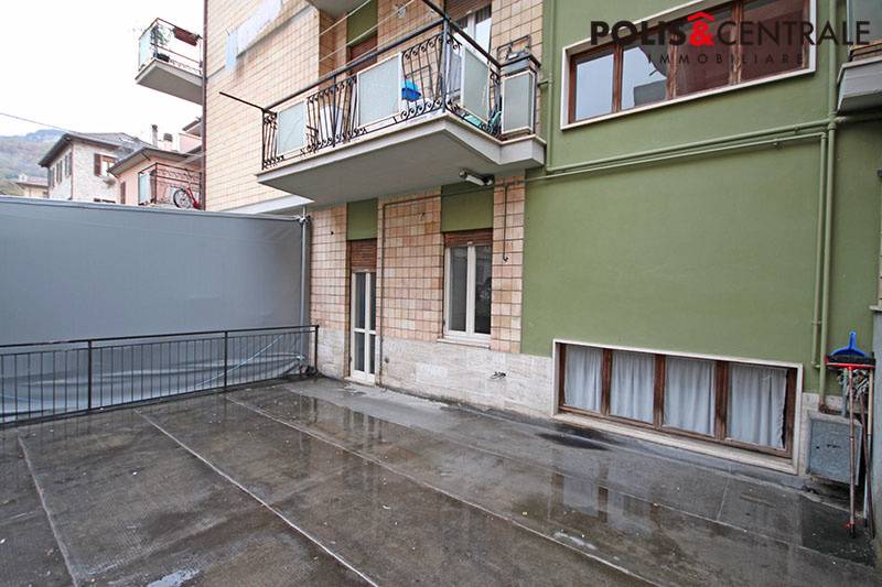 Locale commerciale in vendita a Ascoli Piceno, Porta Maggiore