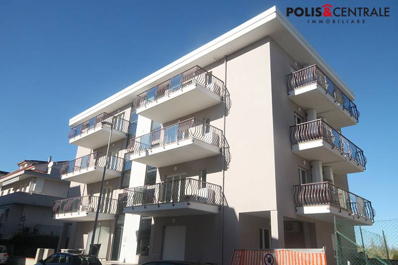 Appartamento in vendita a Alba Adriatica, Zona Mare