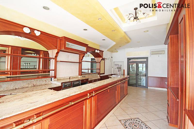 Locale commerciale in vendita a Folignano, Villa Pigna