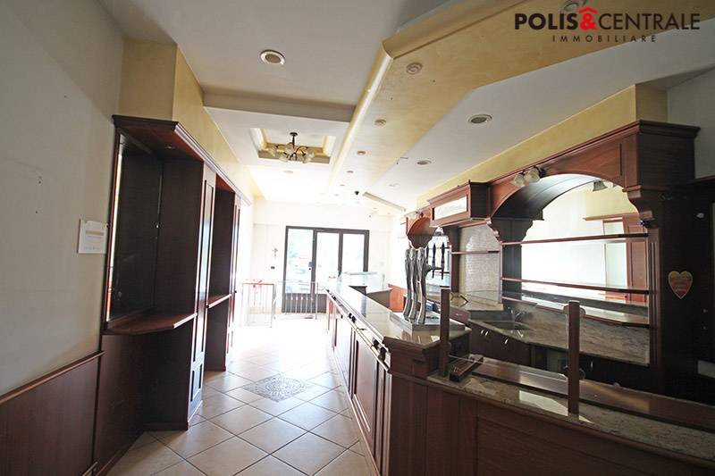 Locale commerciale in vendita a Folignano, Villa Pigna