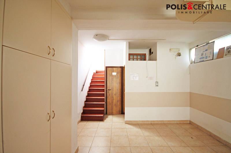 Locale commerciale in vendita a Folignano, Villa Pigna