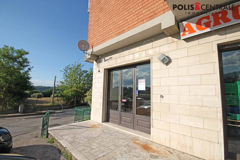 Locale commerciale in vendita a Folignano, Villa Pigna