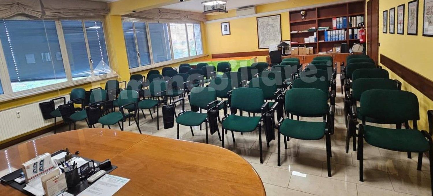 Locale commerciale in vendita in via via giosu� carducci 0, Udine