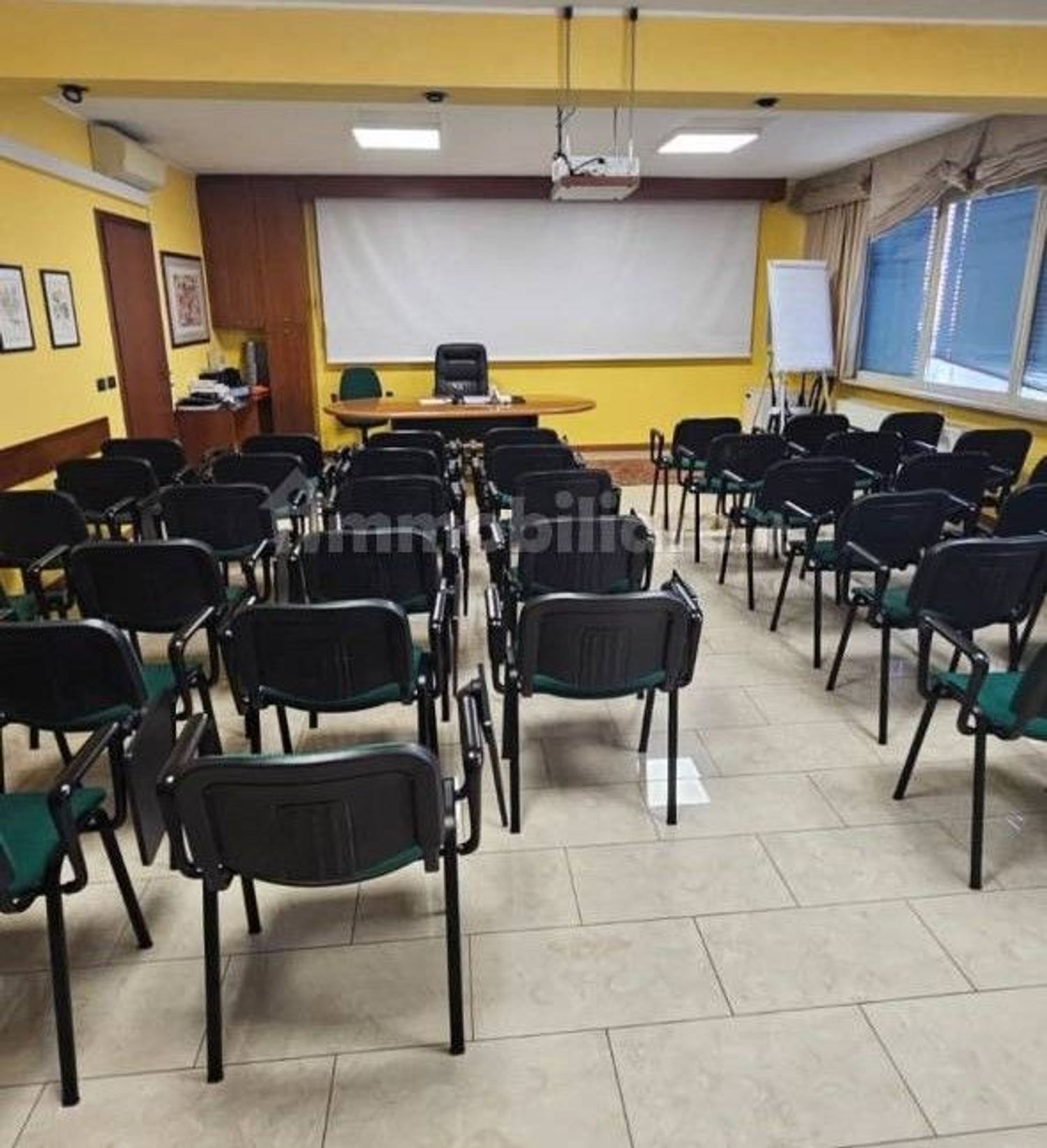 Locale commerciale in vendita in via via giosu� carducci 0, Udine