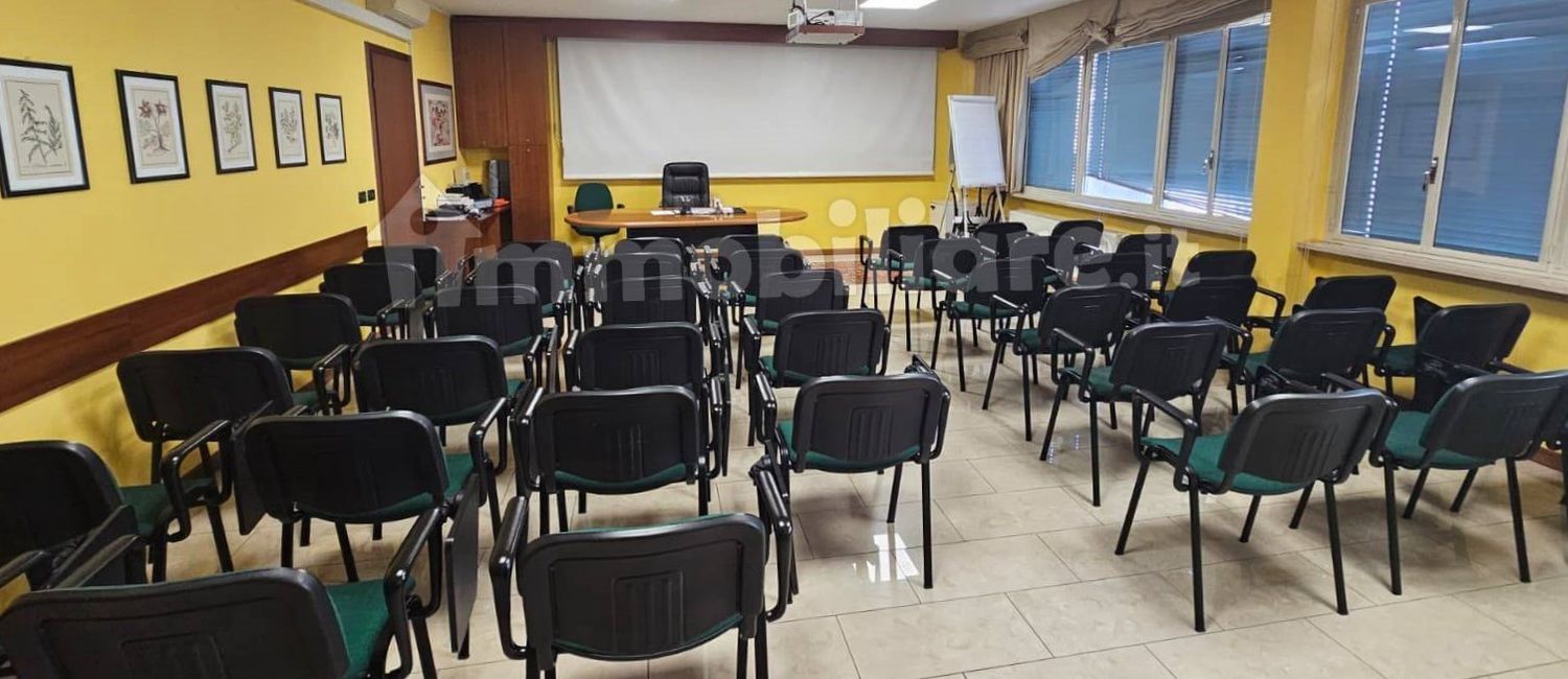 Locale commerciale in vendita in via via giosu� carducci 0, Udine