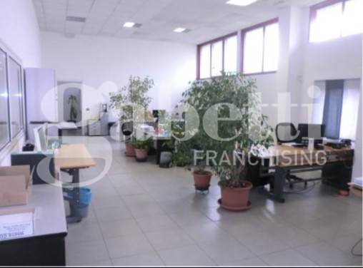 Capannone in affitto a Rosate