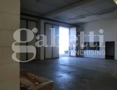 Capannone in affitto a Rosate