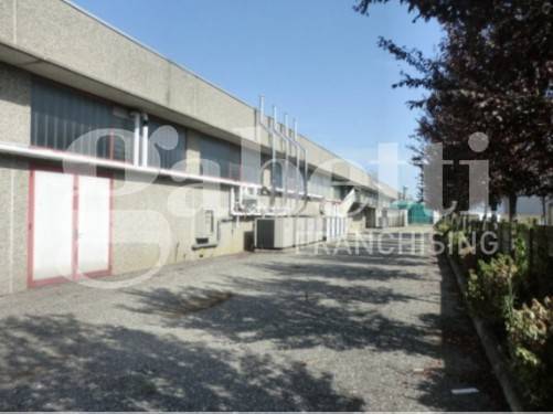 Capannone in affitto a Rosate