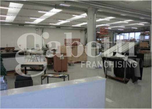 Capannone in affitto a Rosate