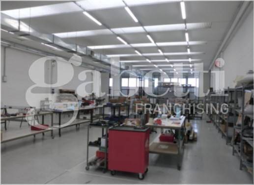 Capannone in affitto a Rosate