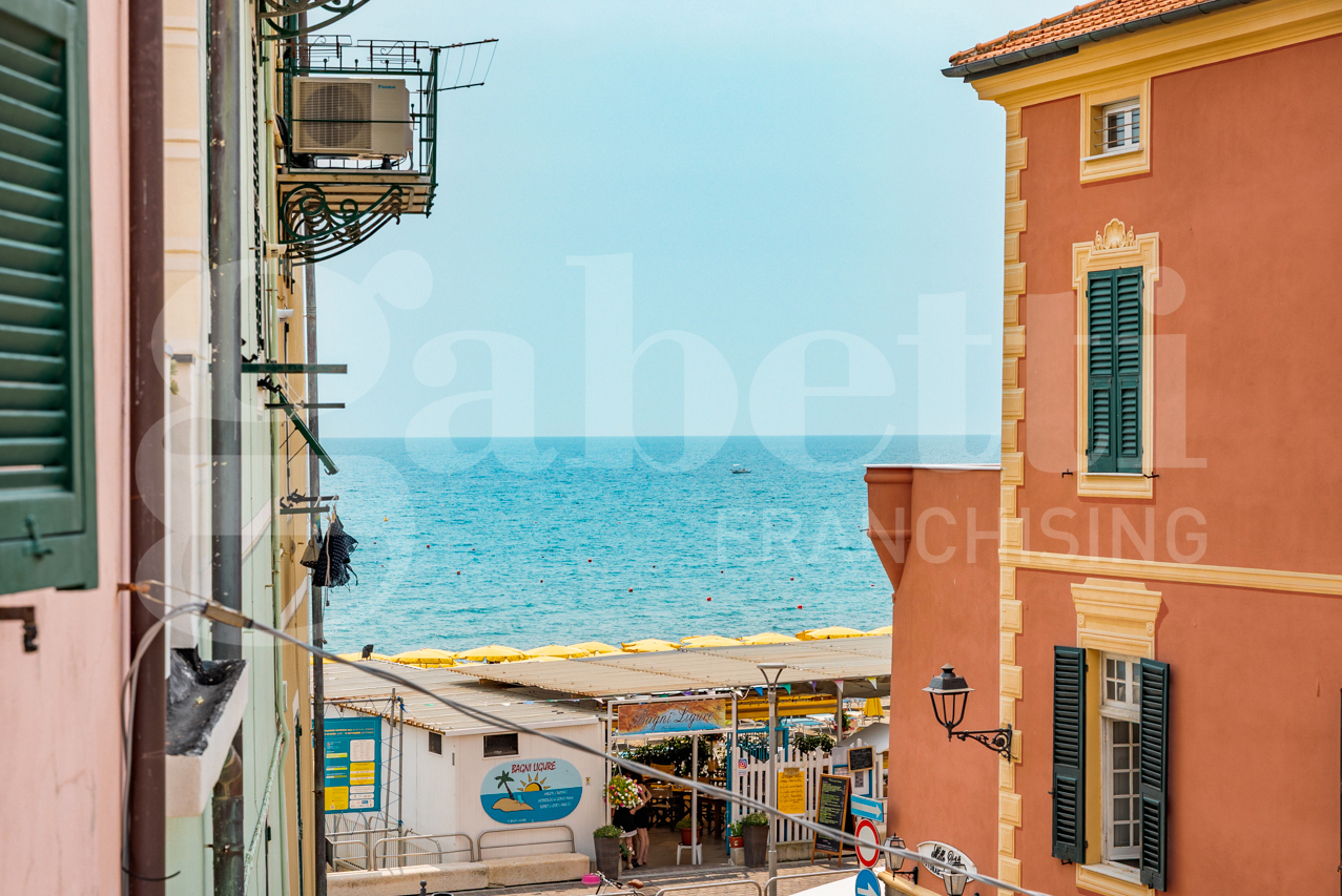 Quadrilocale in vendita a Celle Ligure