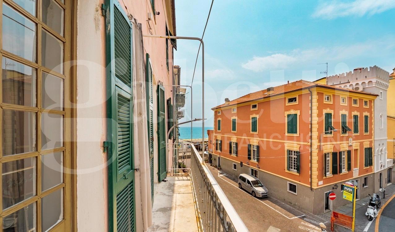 Quadrilocale in vendita a Celle Ligure