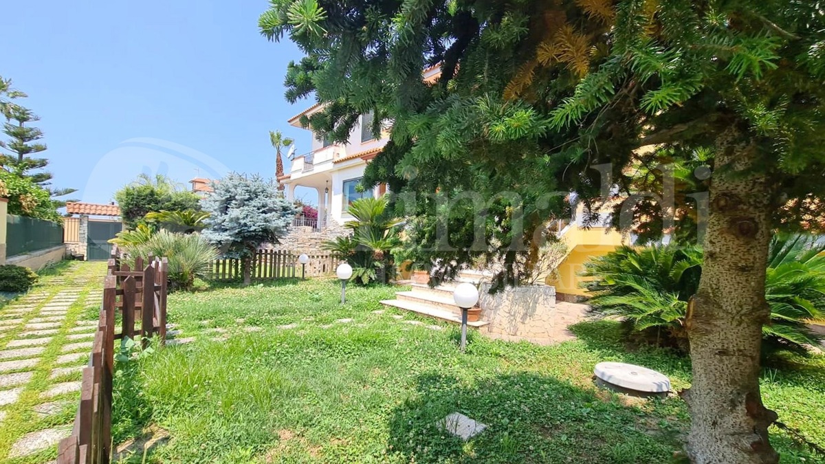 Villa con giardino a Giugliano in Campania