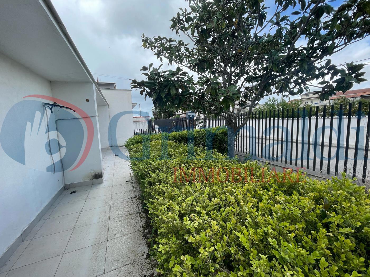 Locale commerciale in vendita a Cancello ed Arnone