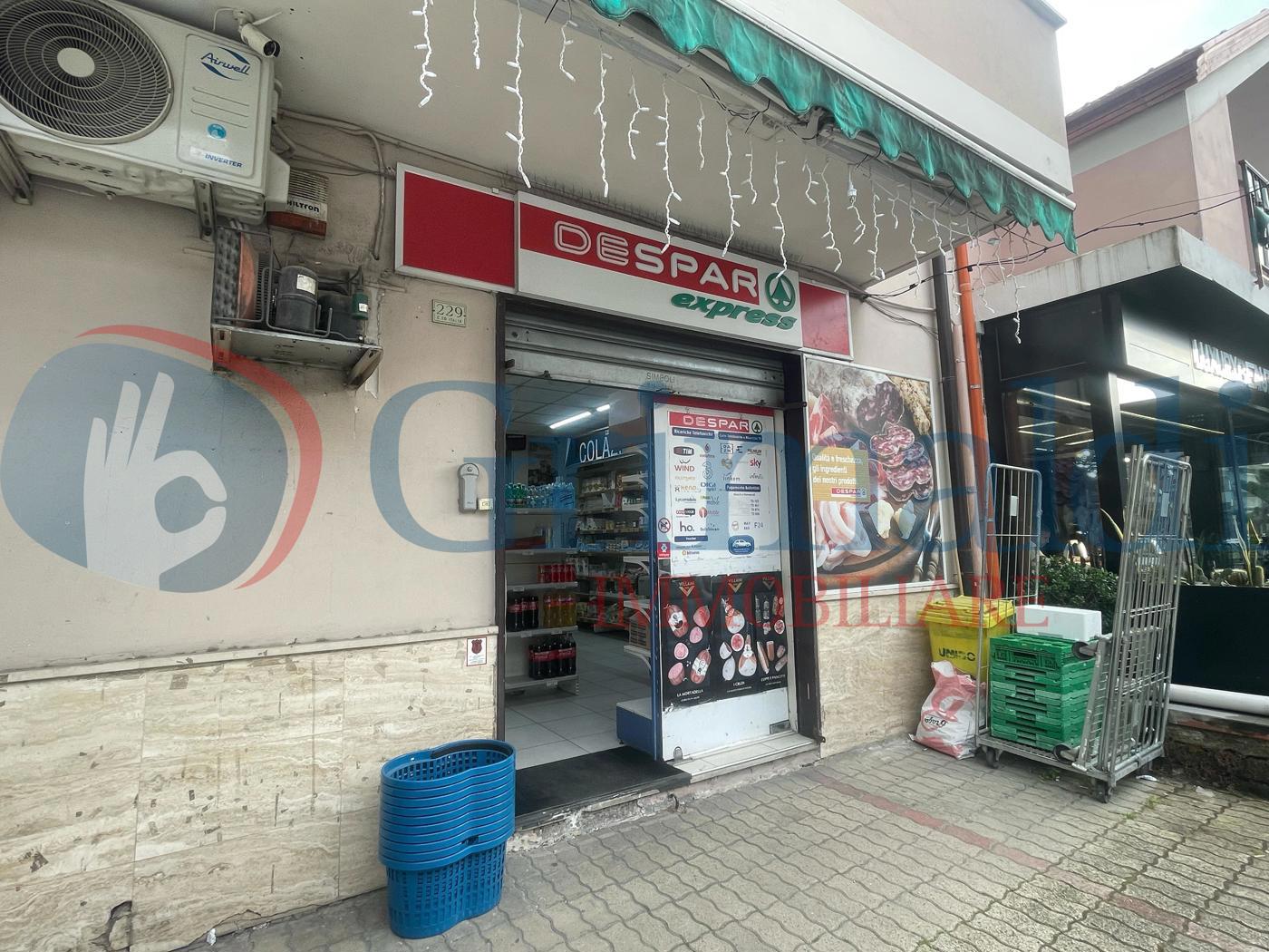 Negozio in vendita a Quarto