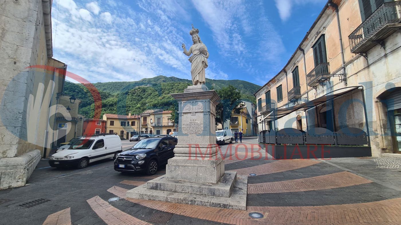 Stabile/Palazzo in vendita a Montella