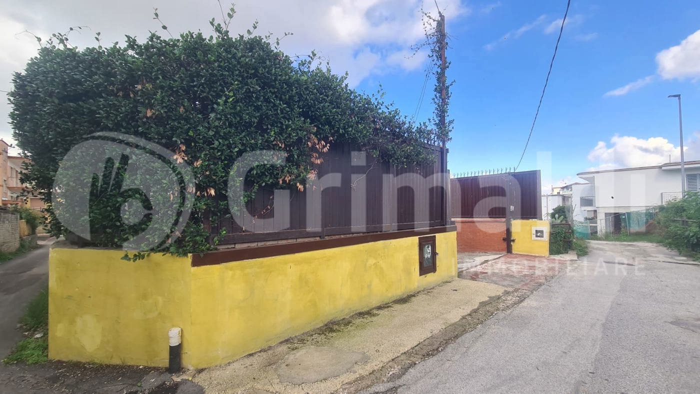 Magazzino in affitto a Quarto