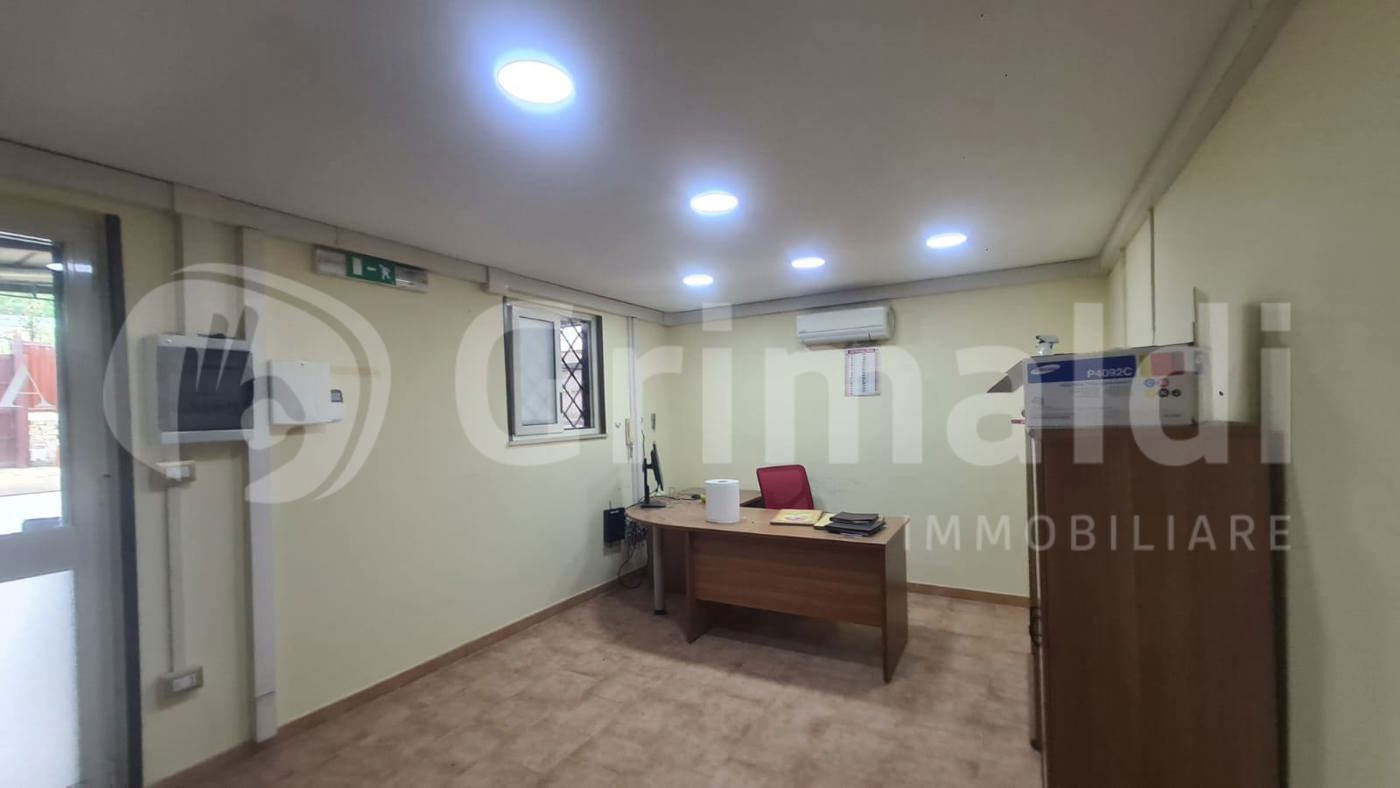 Magazzino in affitto a Quarto