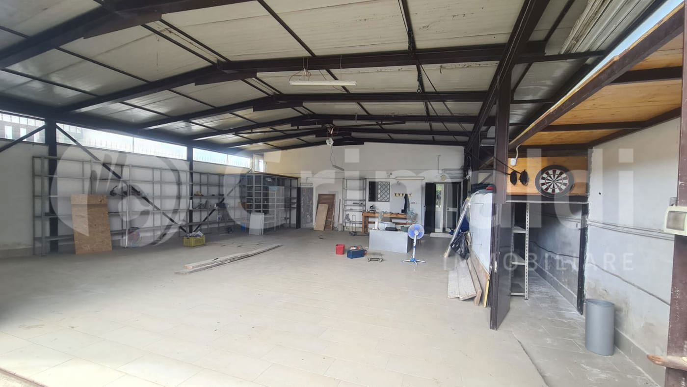 Magazzino in affitto a Quarto