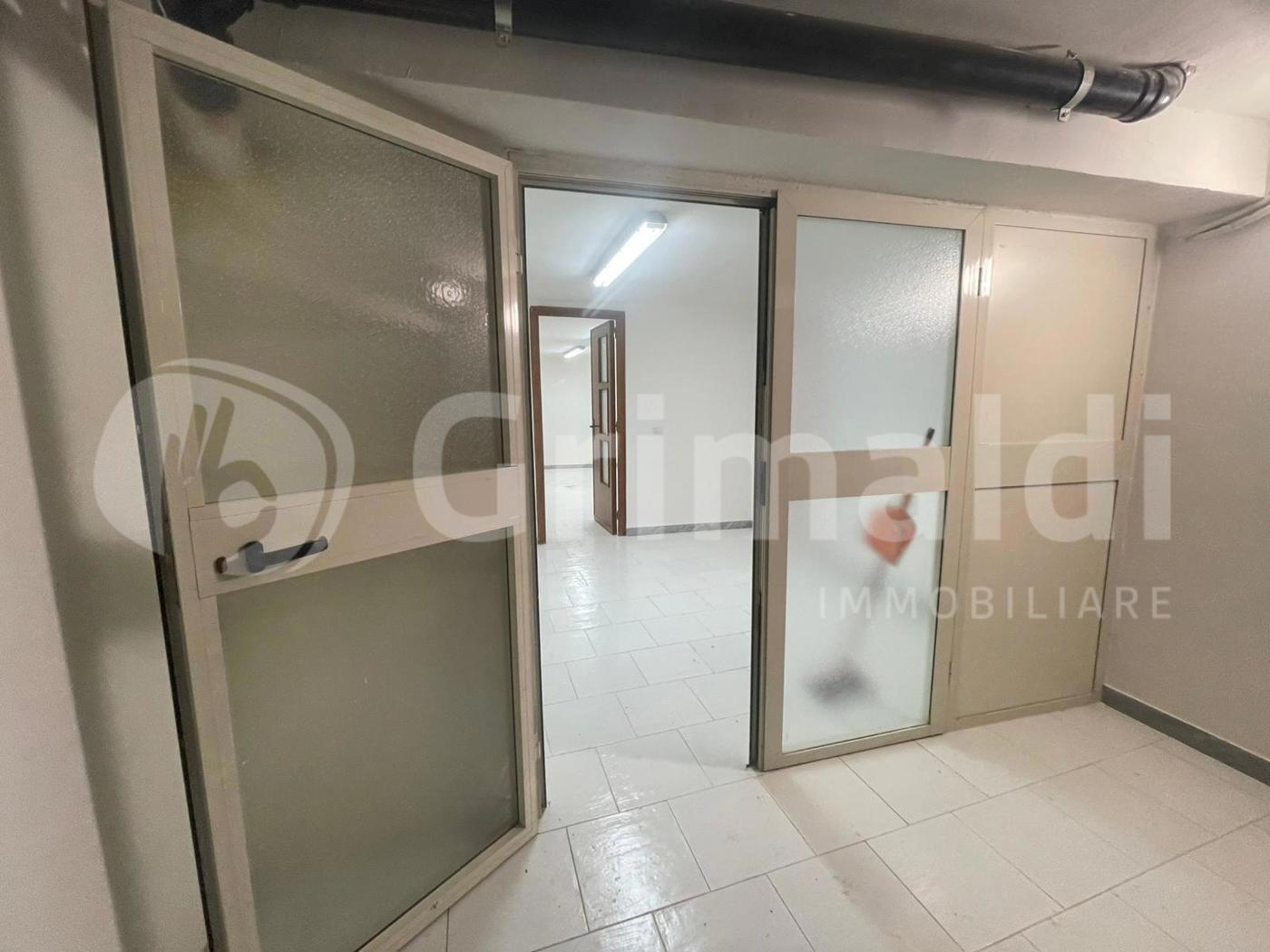 Magazzino in affitto a Quarto