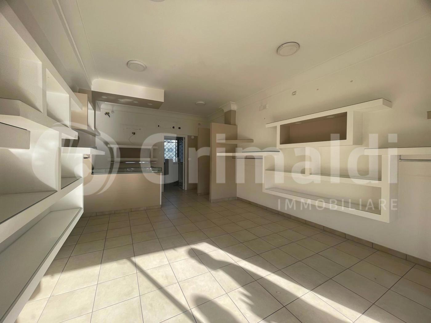 Negozio in affitto a Quarto