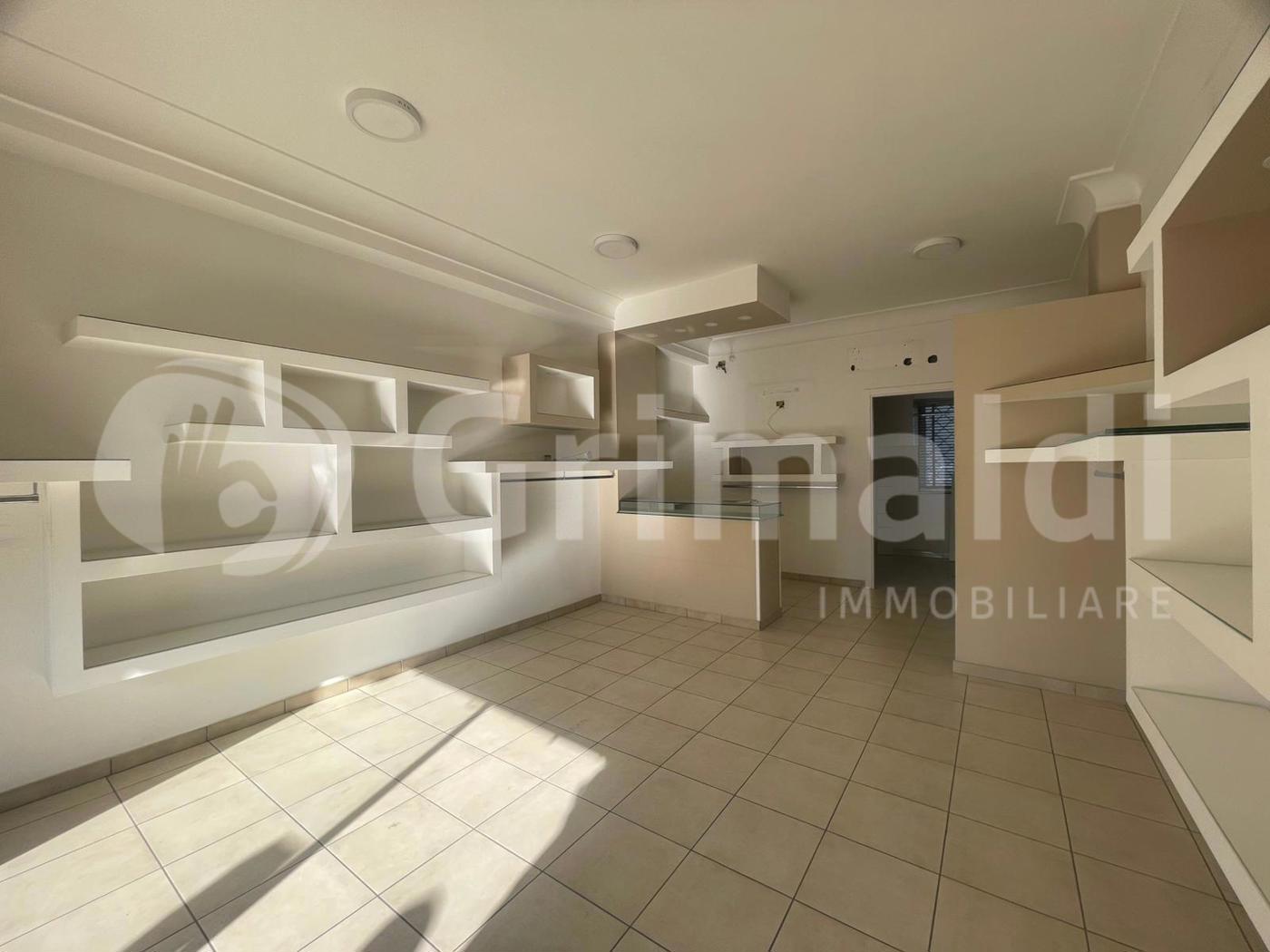 Negozio in affitto a Quarto