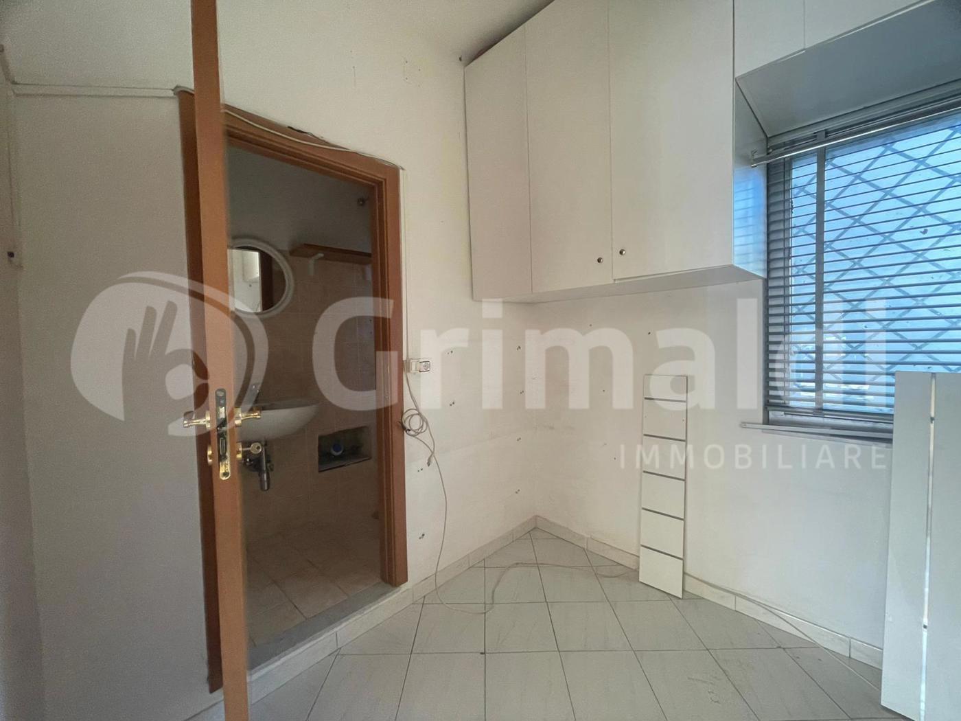 Negozio in affitto a Quarto