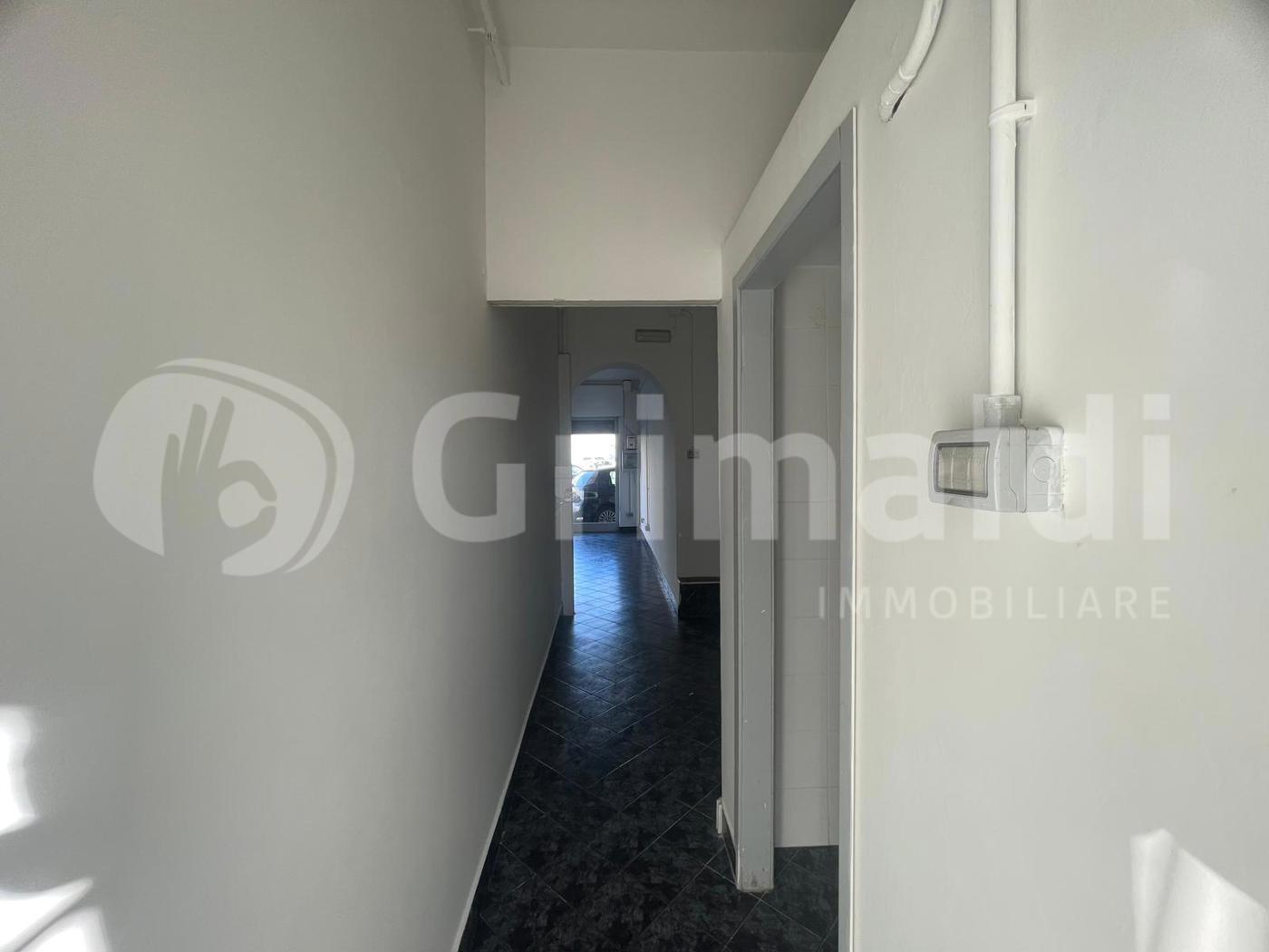 Negozio in affitto a Quarto