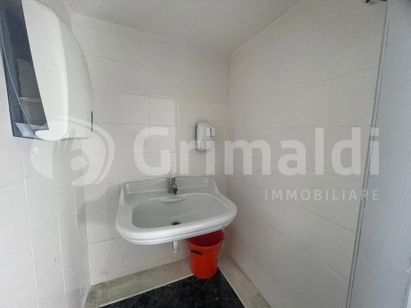 Negozio in affitto a Quarto