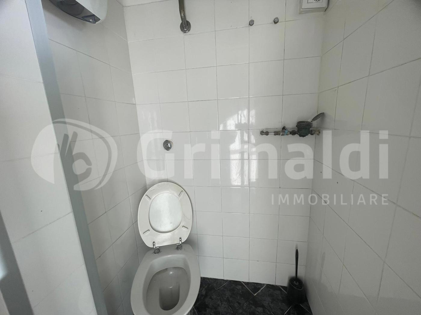 Negozio in affitto a Quarto