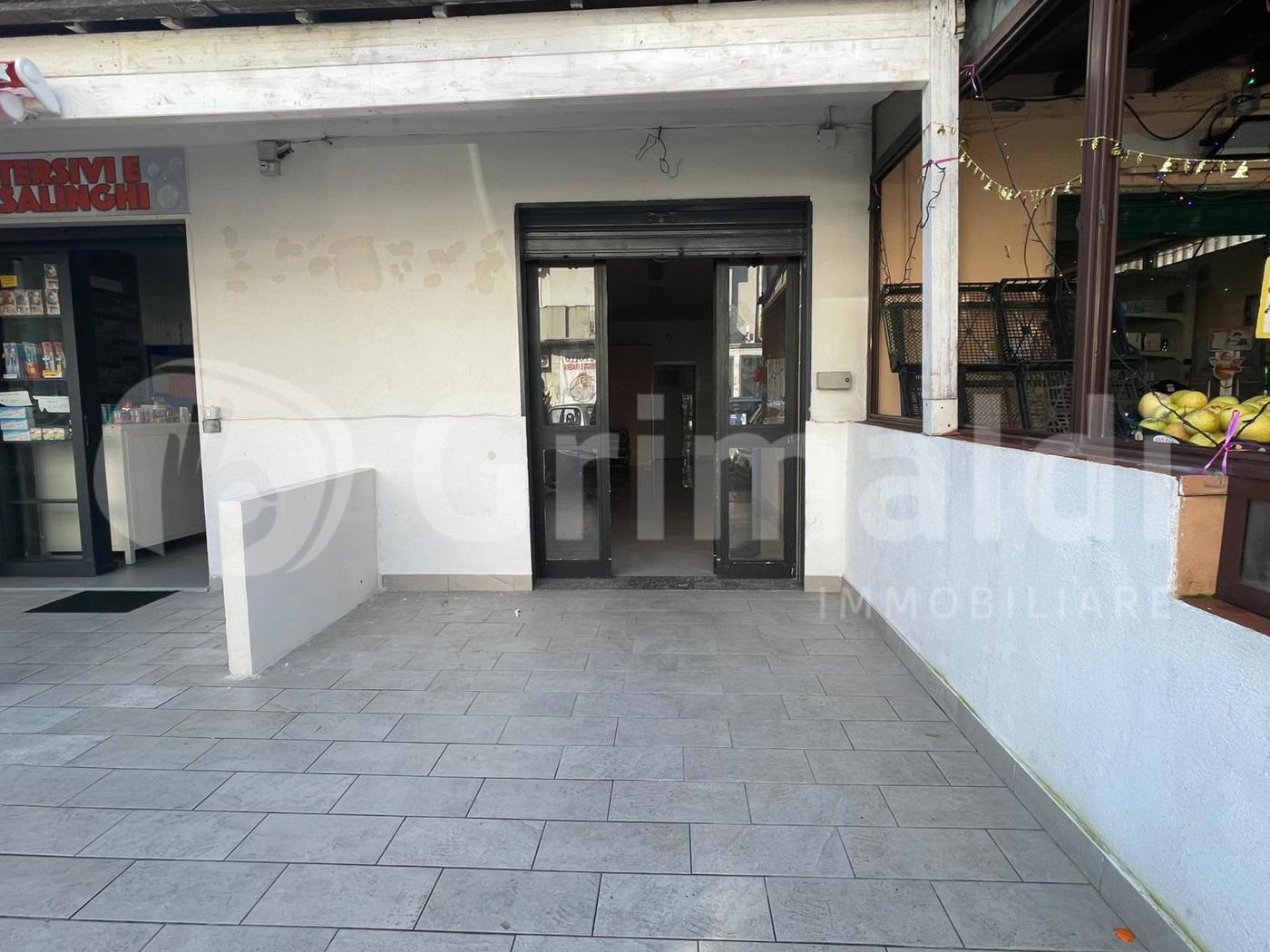 Negozio in affitto a Quarto