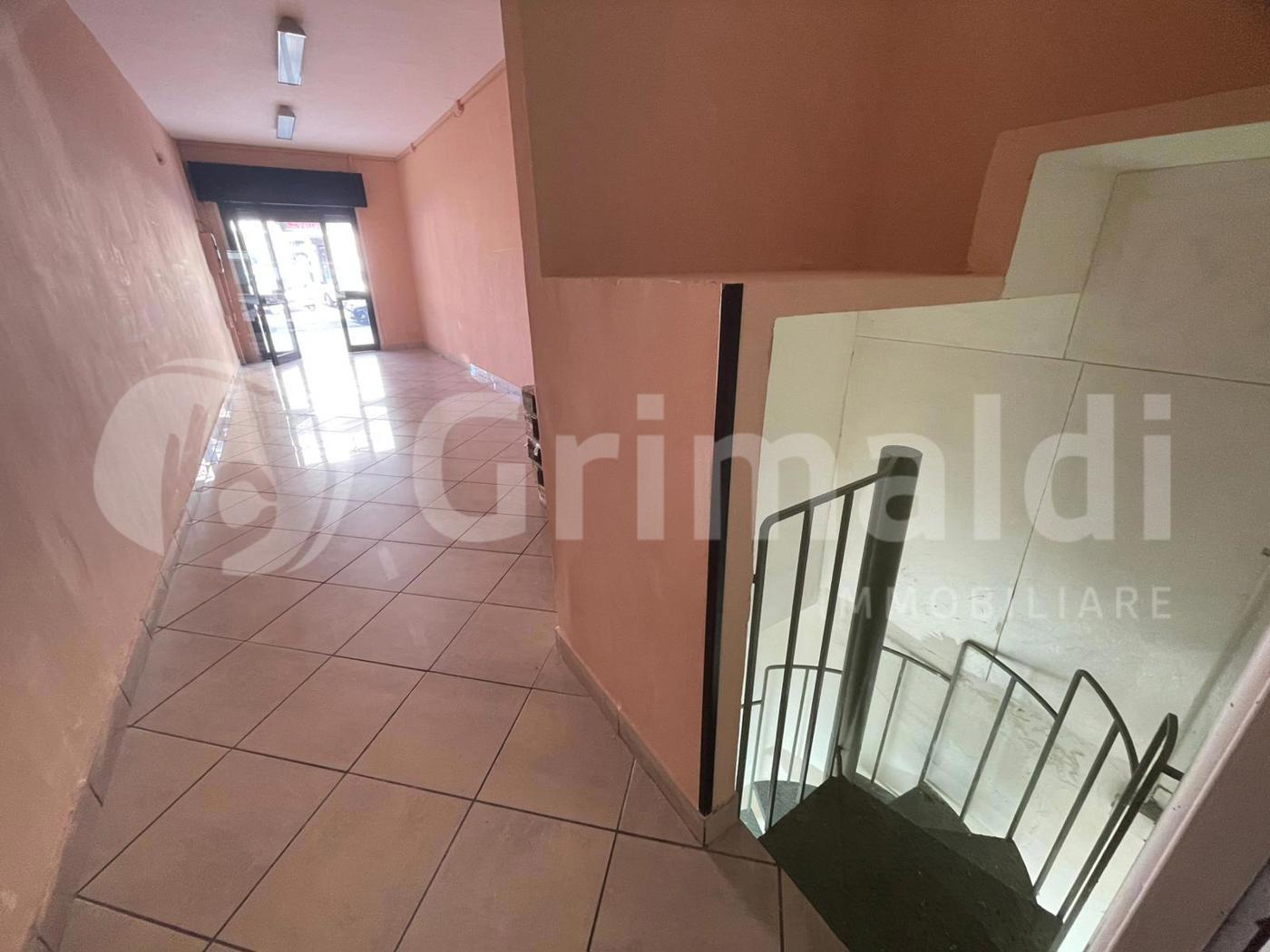 Negozio in affitto a Quarto