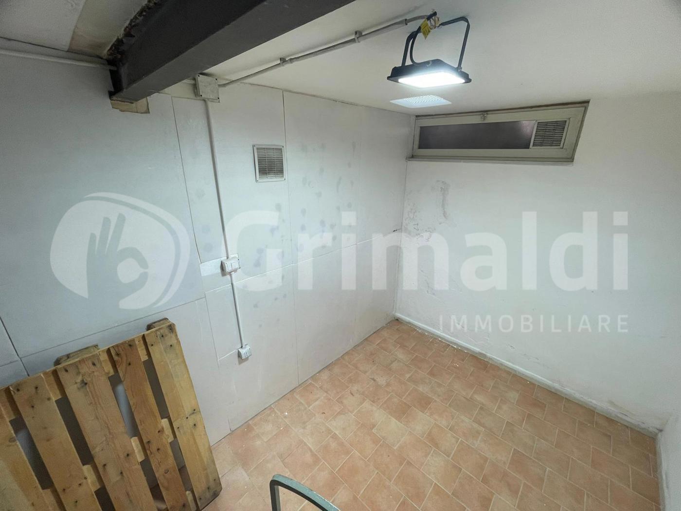 Negozio in affitto a Quarto