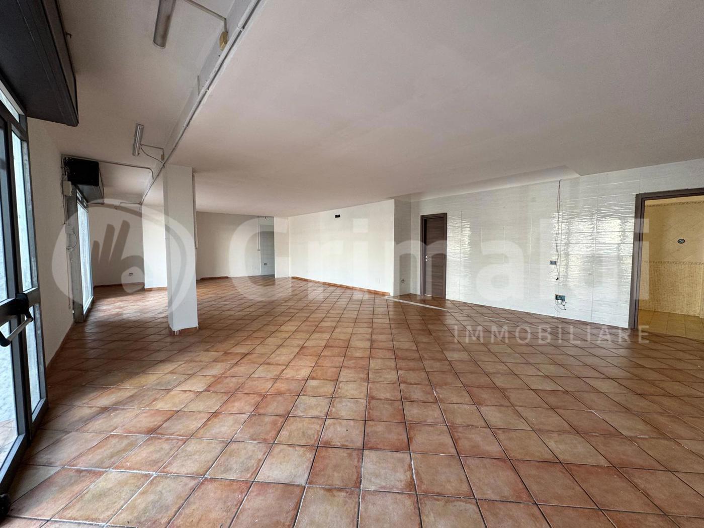 Negozio in vendita a Quarto