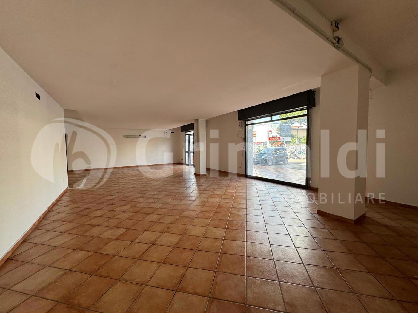 Negozio in vendita a Quarto