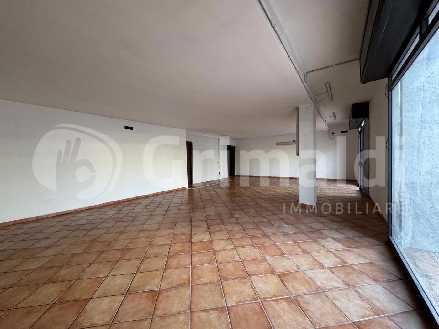 Negozio in vendita a Quarto